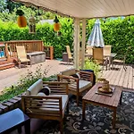 Multnomah Village Hideaway