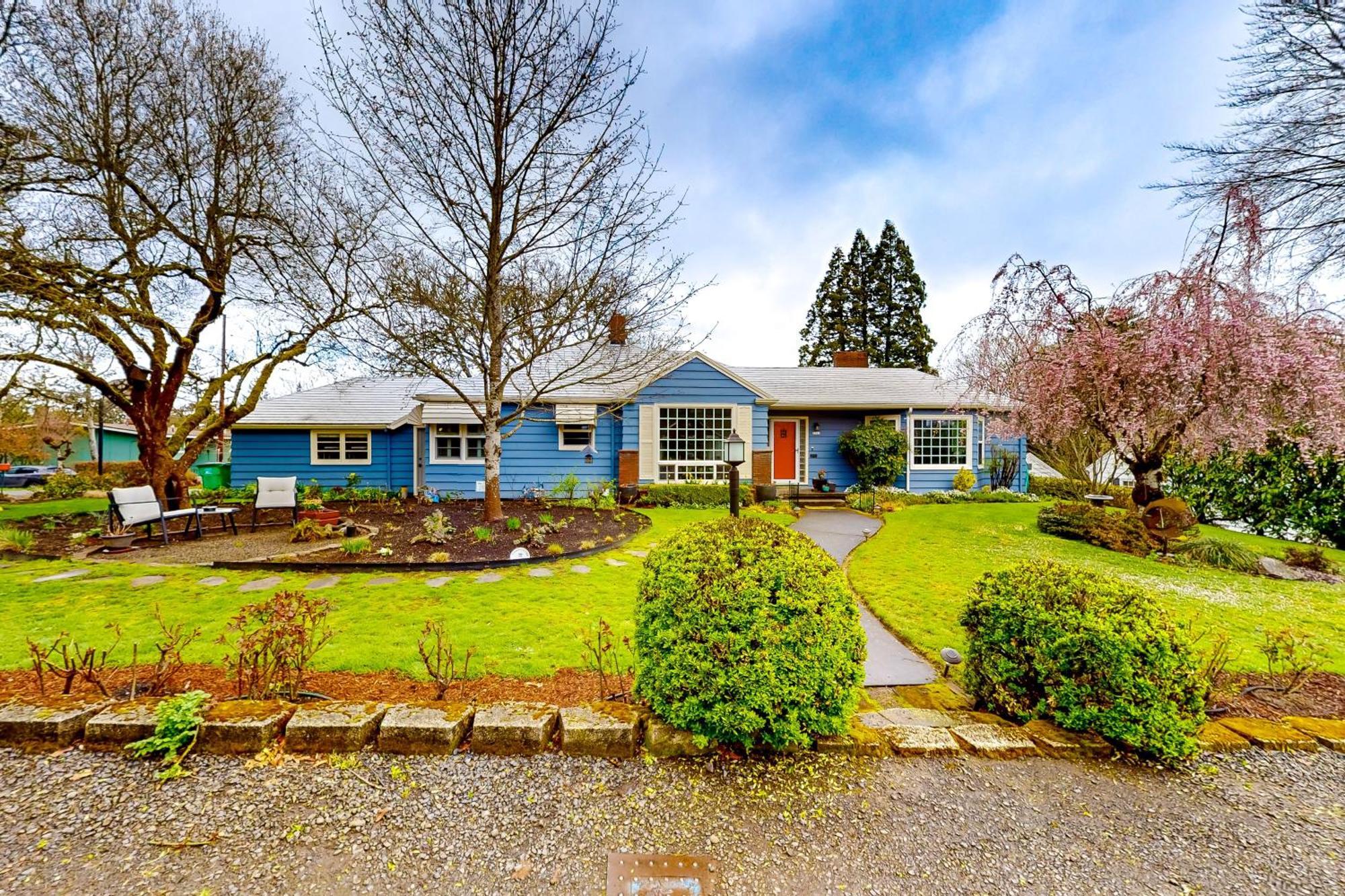Multnomah Village Hideaway *